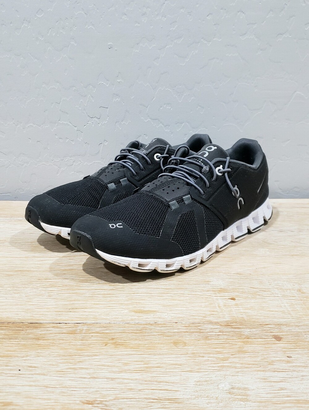 ON CLOUD Women's Cloud 5 Running Shoes (9.5) Black/White
